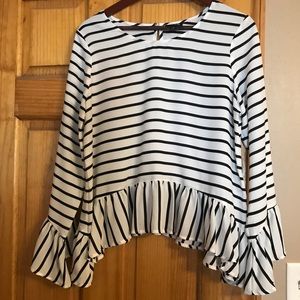 Like new, adorable blouse!!